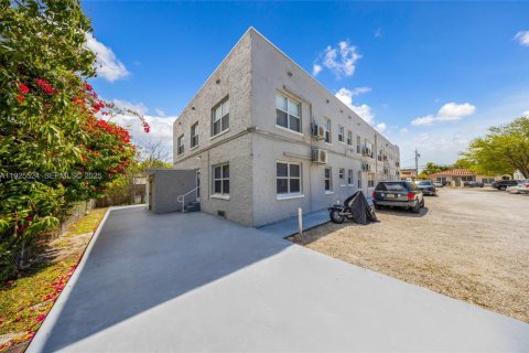 Propiedad comercial en venta en Miami, Florida № 1984032 - foto 5