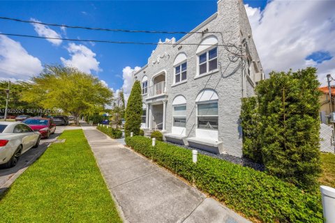 Propiedad comercial en venta en Miami, Florida № 1984032 - foto 2