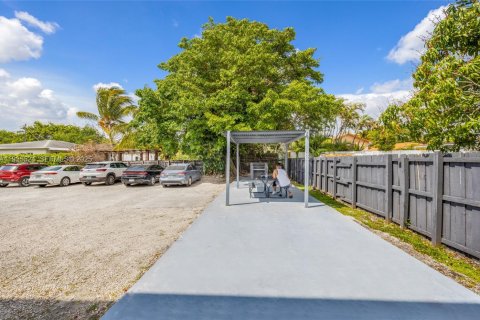 Propiedad comercial en venta en Miami, Florida № 1984032 - foto 25