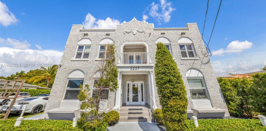 Propiedad comercial en Miami, Florida № 1984032