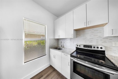 Propiedad comercial en venta en Miami, Florida № 1984032 - foto 17