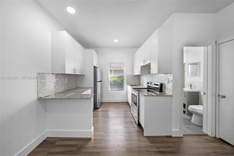 Propiedad comercial en venta en Miami, Florida № 1984032 - foto 11