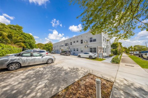 Propiedad comercial en venta en Miami, Florida № 1984032 - foto 4