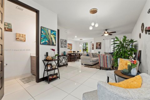 Adosado en venta en Miami Lakes, Florida, 3 dormitorios, 147.53 m2 № 1728385 - foto 8