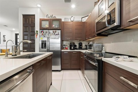 Adosado en venta en Miami Lakes, Florida, 3 dormitorios, 147.53 m2 № 1728385 - foto 5