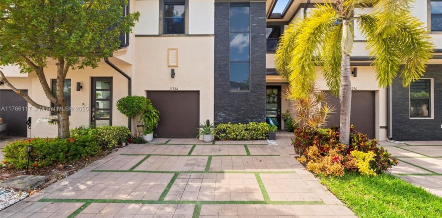 Adosado en Miami Lakes, Florida 3 dormitorios, 147.53 m2 № 1728385