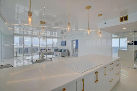 Снять в аренду кондоминиум в Халландейл-Бич, Флорида 3 спальни, 191.84м2, № 1996373 - фото 13