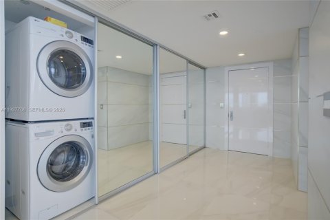 Снять в аренду кондоминиум в Халландейл-Бич, Флорида 3 спальни, 191.84м2, № 1996373 - фото 23