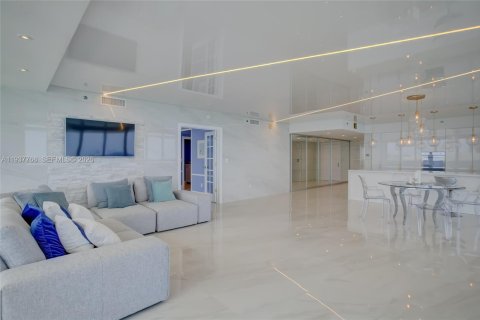 Снять в аренду кондоминиум в Халландейл-Бич, Флорида 3 спальни, 191.84м2, № 1996373 - фото 6