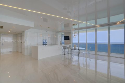 Снять в аренду кондоминиум в Халландейл-Бич, Флорида 3 спальни, 191.84м2, № 1996373 - фото 8