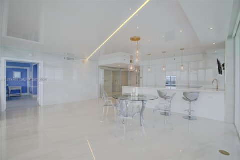 Снять в аренду кондоминиум в Халландейл-Бич, Флорида 3 спальни, 191.84м2, № 1996373 - фото 9