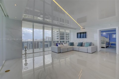 Снять в аренду кондоминиум в Халландейл-Бич, Флорида 3 спальни, 191.84м2, № 1996373 - фото 3