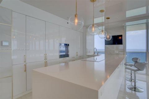 Снять в аренду кондоминиум в Халландейл-Бич, Флорида 3 спальни, 191.84м2, № 1996373 - фото 10