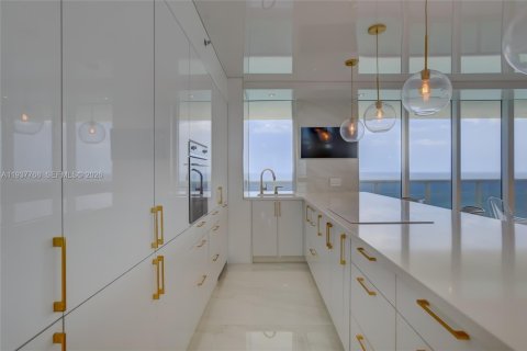 Снять в аренду кондоминиум в Халландейл-Бич, Флорида 3 спальни, 191.84м2, № 1996373 - фото 11