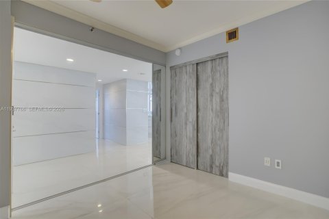 Снять в аренду кондоминиум в Халландейл-Бич, Флорида 3 спальни, 191.84м2, № 1996373 - фото 25