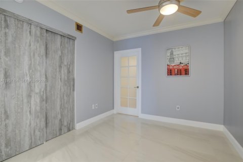 Снять в аренду кондоминиум в Халландейл-Бич, Флорида 3 спальни, 191.84м2, № 1996373 - фото 24