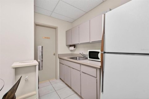 Commercial property in Brandon, Florida 184.23 sq.m. № 2213317 - photo 22