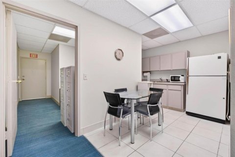 Commercial property in Brandon, Florida 184.23 sq.m. № 2213317 - photo 21