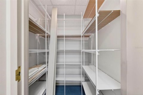 Commercial property in Brandon, Florida 184.23 sq.m. № 2213317 - photo 19