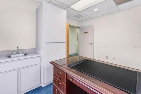Commercial property in Brandon, Florida 184.23 sq.m. № 2213317 - photo 17