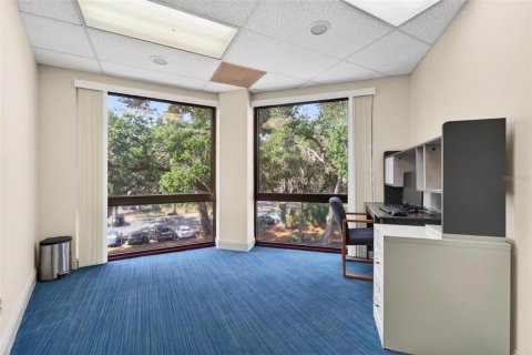 Commercial property in Brandon, Florida 184.23 sq.m. № 2213317 - photo 6