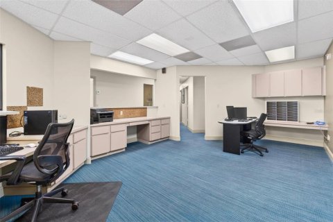Commercial property in Brandon, Florida 184.23 sq.m. № 2213317 - photo 8