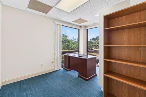 Commercial property in Brandon, Florida 184.23 sq.m. № 2213317 - photo 16