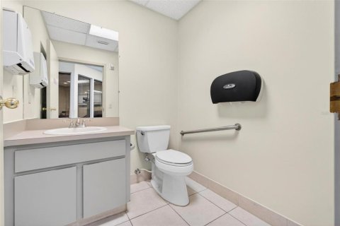 Commercial property in Brandon, Florida 184.23 sq.m. № 2213317 - photo 10