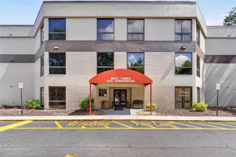 Commercial property in Brandon, Florida 184.23 sq.m. № 2213317 - photo 2