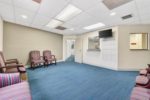 Commercial property in Brandon, Florida 184.23 sq.m. № 2213317 - photo 5
