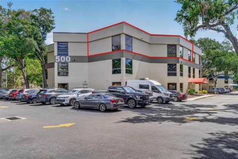 Commercial property in Brandon, Florida 184.23 sq.m. № 2213317