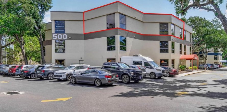 Commercial property in Brandon, Florida 184.23 sq.m. № 2213317