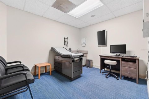 Commercial property in Brandon, Florida 184.23 sq.m. № 2213317 - photo 14