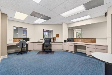 Commercial property in Brandon, Florida 184.23 sq.m. № 2213317 - photo 7
