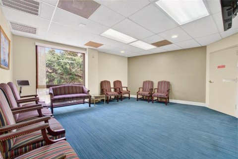 Commercial property in Brandon, Florida 184.23 sq.m. № 2213317 - photo 4