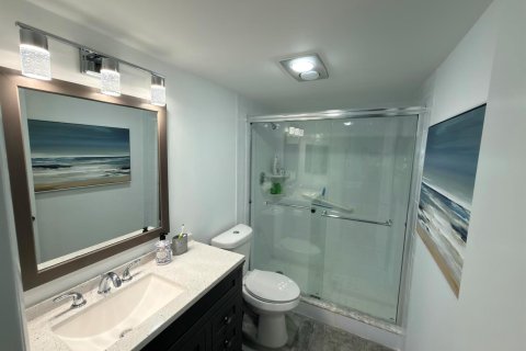 Condo in Lake Worth, Florida, 2 bedrooms № 2250077 - photo 9