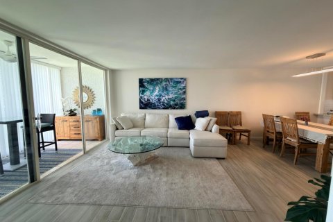 Condo in Lake Worth, Florida, 2 bedrooms № 2250077 - photo 4