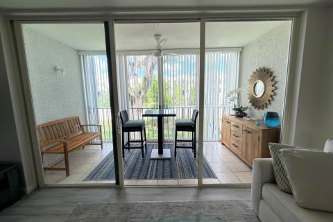 Condo in Lake Worth, Florida, 2 bedrooms № 2250077 - photo 6