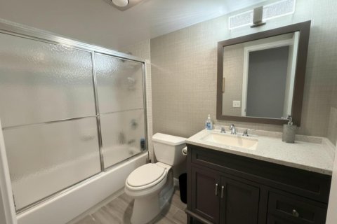 Condo in Lake Worth, Florida, 2 bedrooms № 2250077 - photo 11