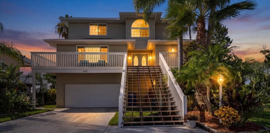 Casa en Hernando Beach, Florida 3 dormitorios, 235.23 m2 № 2418771