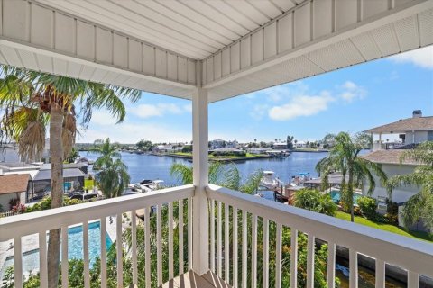 Casa en venta en Hernando Beach, Florida, 3 dormitorios, 235.23 m2 № 2418771 - foto 2