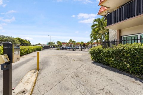 Apartment in Miami, Florida 2 bedrooms, 82.22 sq.m. № 1888952 - photo 22