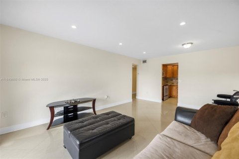 Apartment in Miami, Florida 2 bedrooms, 82.22 sq.m. № 1888952 - photo 7