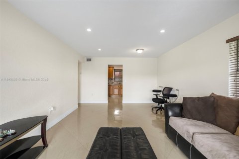 Apartment in Miami, Florida 2 bedrooms, 82.22 sq.m. № 1888952 - photo 6