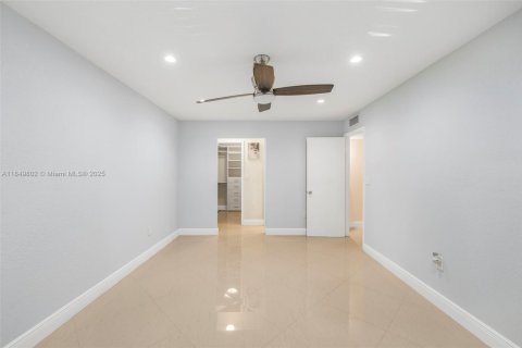 Apartment in Miami, Florida 2 bedrooms, 82.22 sq.m. № 1888952 - photo 15