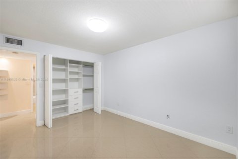 Apartment in Miami, Florida 2 bedrooms, 82.22 sq.m. № 1888952 - photo 13