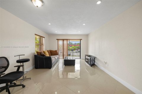 Apartment in Miami, Florida 2 bedrooms, 82.22 sq.m. № 1888952 - photo 2