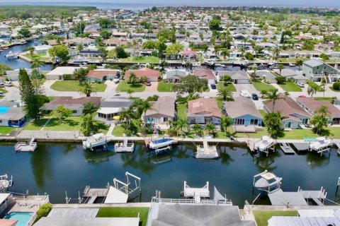 Villa ou maison à vendre à New Port Richey, Floride: 3 chambres, 163.42 m2 № 1916054 - photo 2