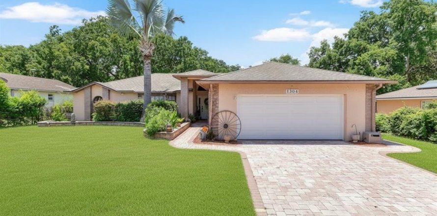 Casa en Auburndale, Florida 3 dormitorios, 150.5 m2 № 2157113