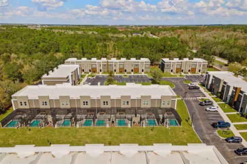 Townhouse in Kissimmee, Florida 5 bedrooms, 198.25 sq.m. № 2217128 - photo 6